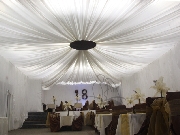 Decor cu drapaj pentru majorat