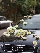 Masina miri cu buchete florale