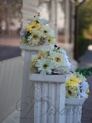 Stalpi sculptati cu aranjament floral