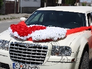 Inima flori pe masina mirilor