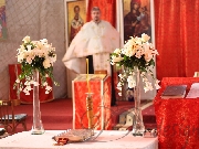 Vaza cu flori in biserica