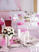 Decor sala cu roz in cort
